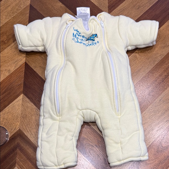 Baby Merlin’s Magic Sleepsuit in Soft small 3-6 mos - Picture 4 of 6